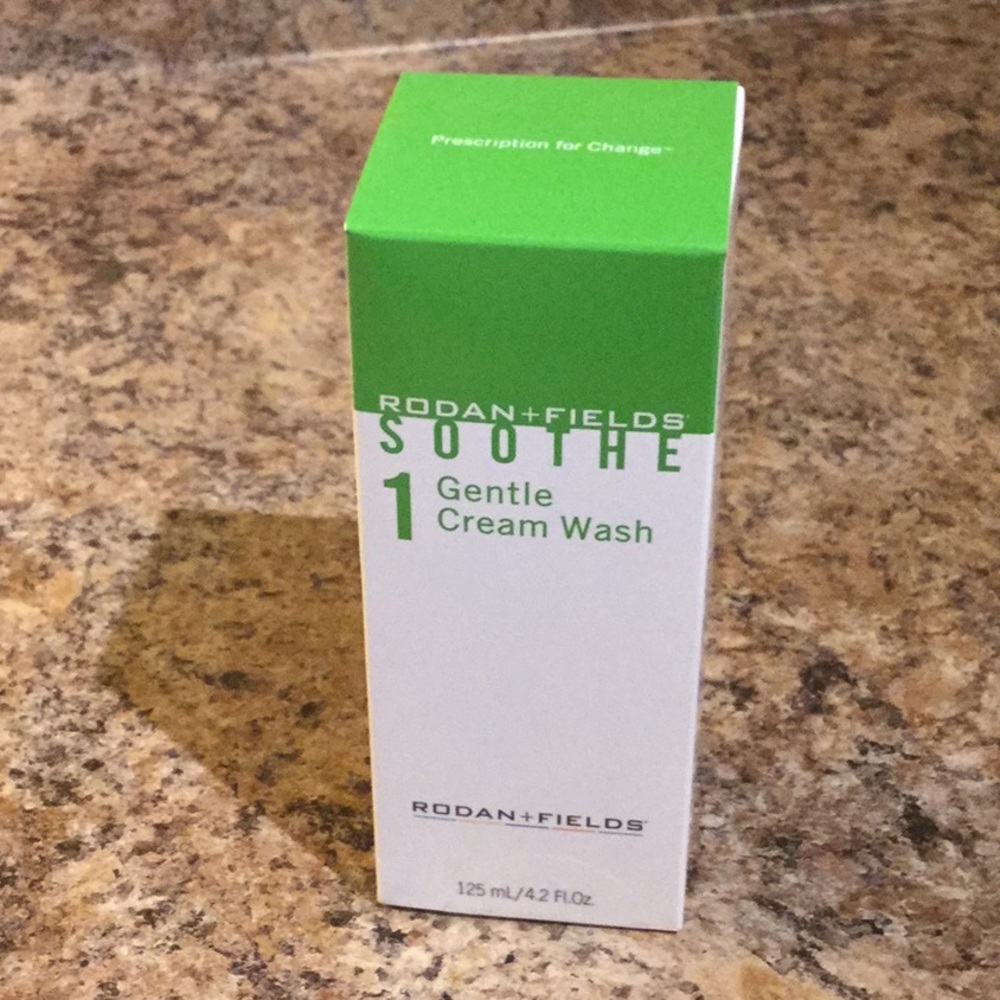 Rodan & fields Soothe gentle cleansing wash